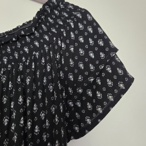 Black Patterned Off-Shoulder Top - Picture 6 of 9